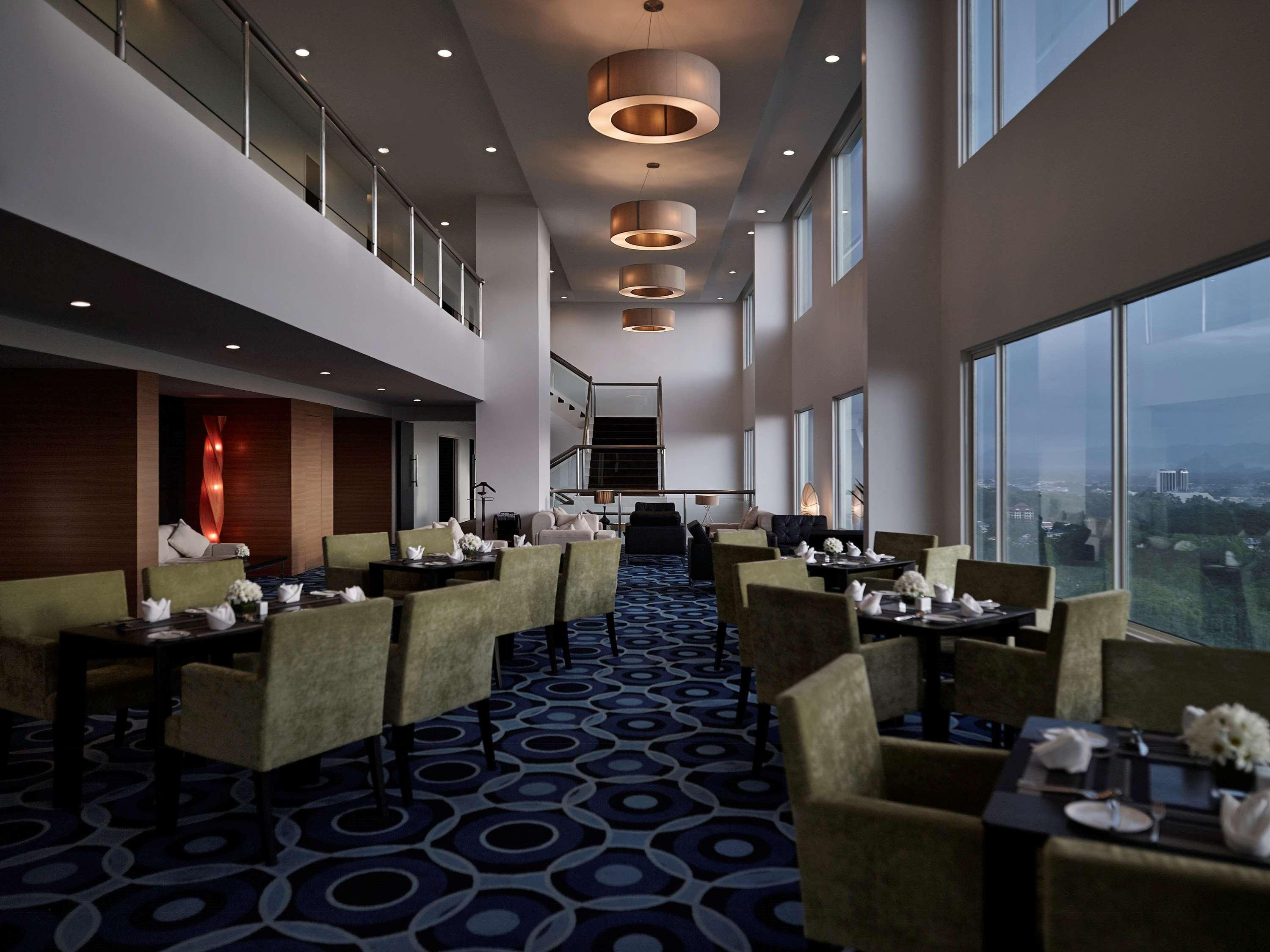 Pullman Kuching Hotell Eksteriør bilde Club Lounge at the 36th floor