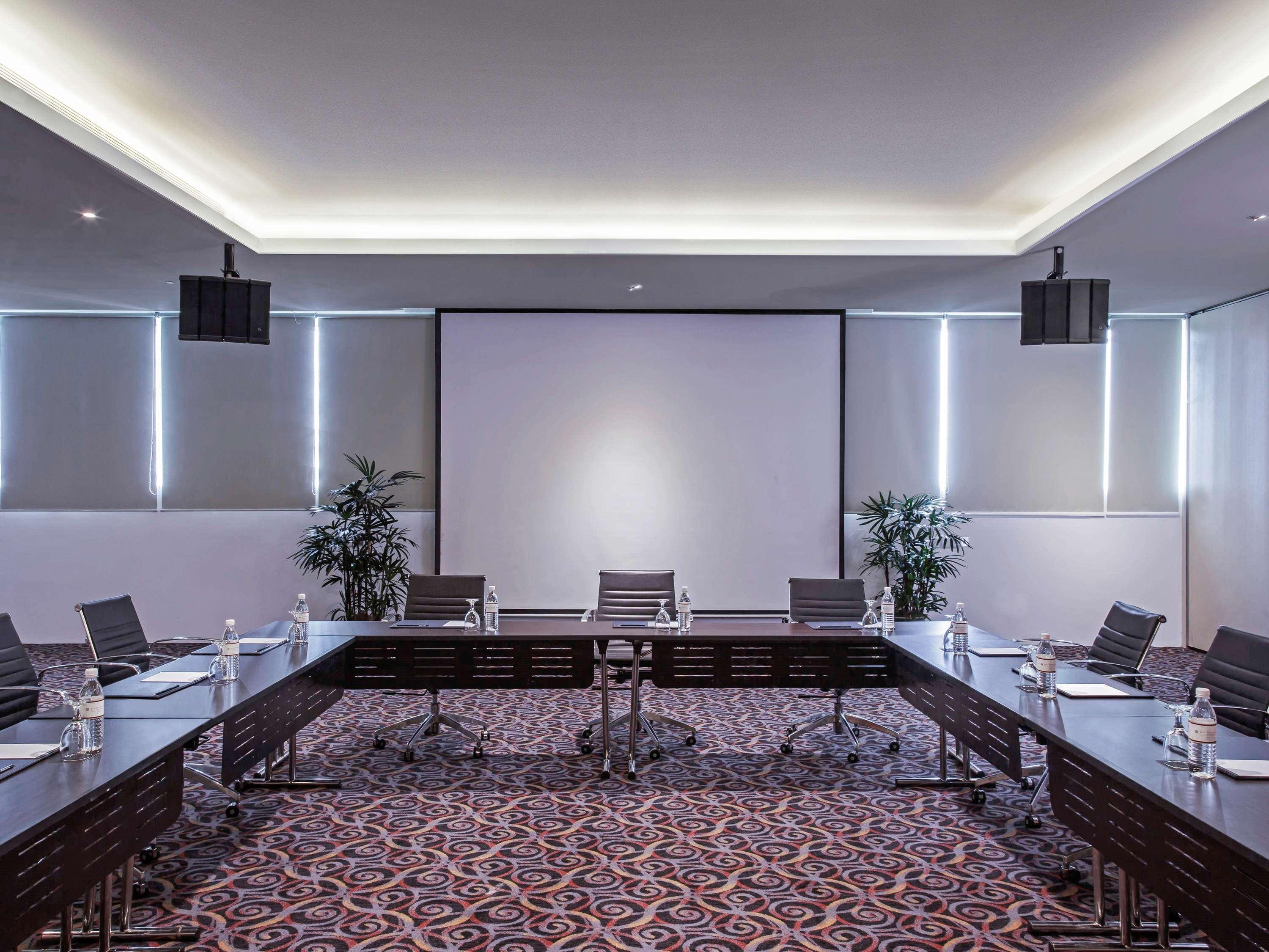 Pullman Kuching Hotell Eksteriør bilde Meeting room