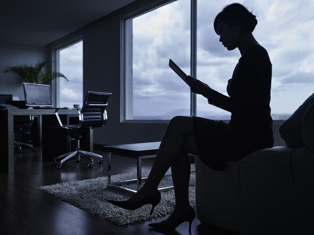 Pullman Kuching Hotell Eksteriør bilde A woman working in a dark office
